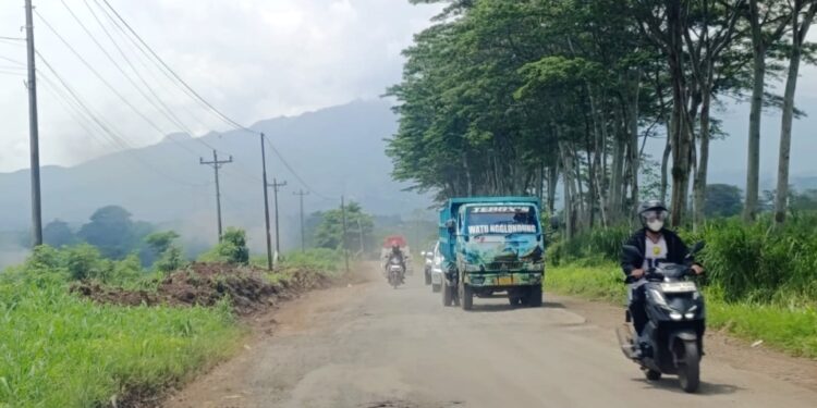 Warga Keluhkan Jalan Gunungwungkal Pati Rusak Parah