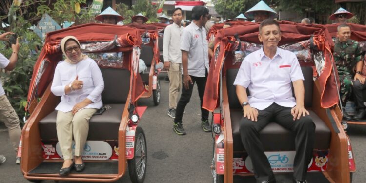 Serahkan Becak Listrik Bantuan Prabowo, Wabup Blora: Semoga Ringankan Kerjaan