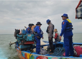 Tim SAR Satpolairud Polresta Pati mencari nelayan hilang di perairan Margoyoso dan Juwana