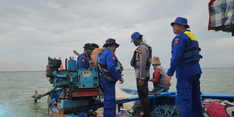 Tim SAR Satpolairud Polresta Pati mencari nelayan hilang di perairan Margoyoso dan Juwana