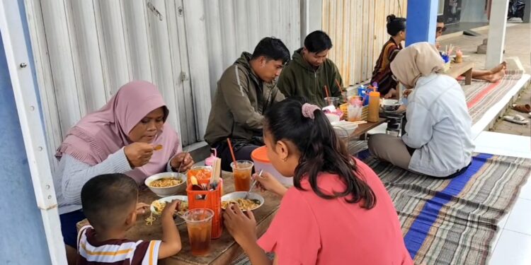 Jual Mi Ayam Rp5 Ribu di Tlogowungu Pati, Alasan Rustin Bikin Haru