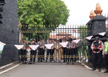 Protes Tarian Seksi di Pendapa Kudus, Puluhan Warga Gelar Unjuk Rasa