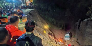 Longsor di Colo Kudus, Mobil dan Truk Tangki Terjun ke Jurang Sedalam 30 Meter