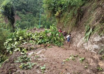 Jalan Tertimbun Longsor, Warga Pulingan Pati Terisolasi