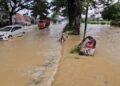 Banjir Rendam Jalan Pantura Batangan Pati, Sejumlah Motor Mogok