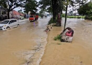 Banjir Rendam Jalan Pantura Batangan Pati, Sejumlah Motor Mogok