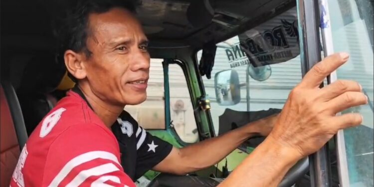 Kirim Barang ke Bali, Sopir Truk Ini Terjebak Banjir Pantura Kudus-Pati Selama 18 Jam