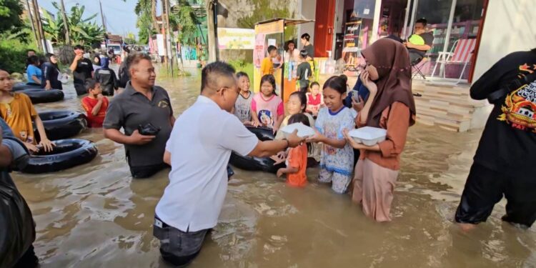 Logistik Menipis, Korban Banjir di Bumirejo Pati Bersyukur Dapat Bantuan dari Lindu Aji