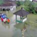 Perjuangan Warga Mintobasuki Pati Terjang Banjir 2 Km Pakai Perahu Demi Antar Jenazah