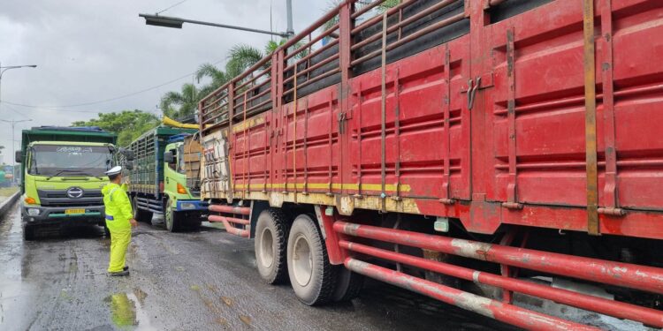 Pati Tak Punya Jalur Alternatif Truk Sumbu 3, Kepadatan Lalin di Pantura Sulit Diurai