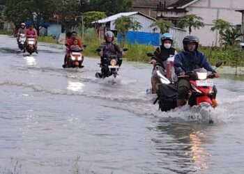 Terendam Banjir, Lalu Lintas di Sejumlah Jalan di Pati Lumpuh