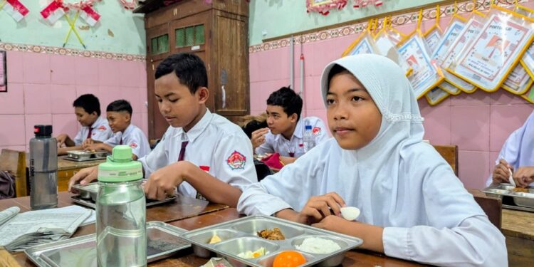 11 Bulan MBG di Rembang: 43 SPPG Sasar 104 Ribu Siswa