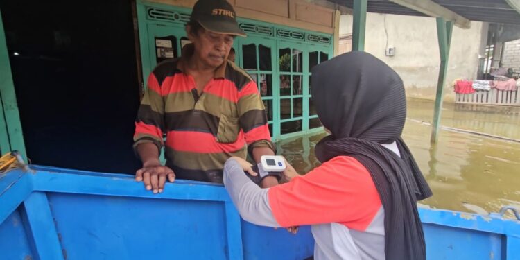 Puskesmas Jakanen Periksa Kesehatan korban banjir di Karangrowo, Jakenan, Pati