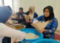 2 Dapur Umum Dinsos Pati Sediakan 6.000 Nasi Tiap Hari untuk Korban Banjir