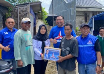 Partai Demokrat memberi bantuan korban banjir di Juwana Pati