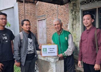 Sambut Harlah NU, LTNNU Pati Bagikan Sembako untuk Warga Kurang Mampu
