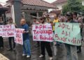 Demo Belasan Warga Tuntut Bubarkan DPRD Pati Dijaga Ketat 130 Aparat