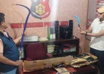 Polsek Jati Amankan Paket Celurit Pesanan Bocil Sepanjang 1,5 Meter
