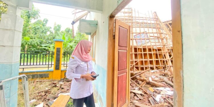 Kondisi salah satu sekolah rusak di Kabupaten Rembang