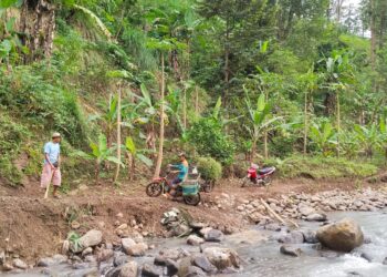 Cerita Bidan Klumpit Pati Nekat Terjang Sungai Karena Jembatan Putus, Pernah Jatuh