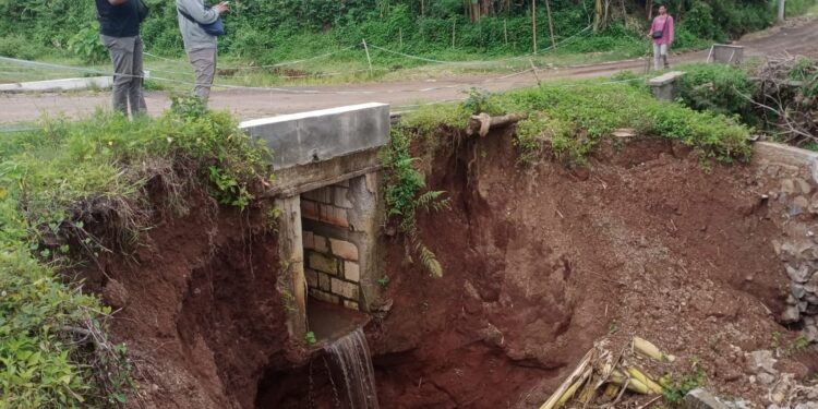 Talud Jembatan Metaraman Pati Ambrol, Akses Warga Terancam Putus
