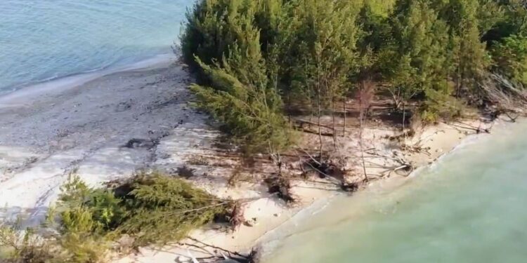 Pulau Gede Rembang Terancam Abrasi