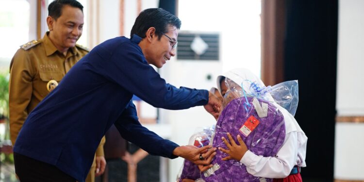 Peringati HPN, PWI Pati Santuni Anak Yatim dan Siswa Terdampak Banjir