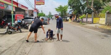 Disentil Swadaya Warga Blaru, DPUTR Pati “Gercep” Janjikan Aspal Jalan Rusak
