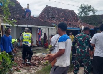 Angin Puting Beliung Terjang Kebowan Pati, Puluhan Rumah Rusak