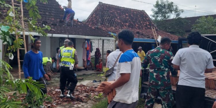 Angin Puting Beliung Terjang Kebowan Pati, Puluhan Rumah Rusak