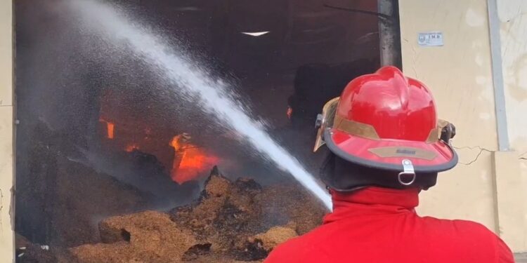 Gudang Tembakau di Kudus Ludes Terbakar, Kerugian Capai Miliaran Rupiah
