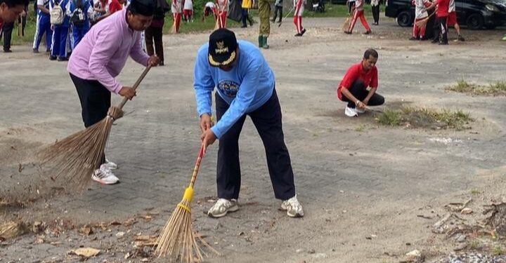 Ratusan ASN dan Pelajar Bersihkan Pantai Kartini Rembang, Terkumpul 369,5 Kg Sampah