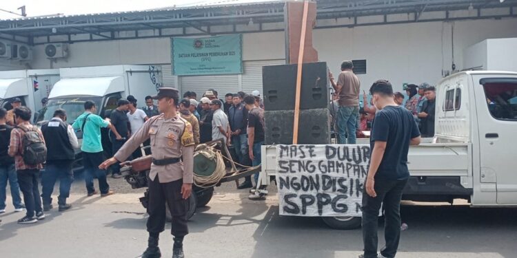 Protes Menu MBG Tak Layak, Warga Tlogowungu Pati Demo SPPG