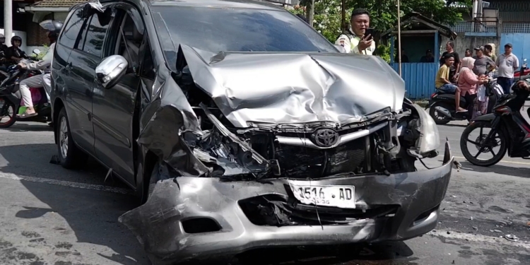 Mobil Pemudik Picu Kecelakaan Beruntun di Jalur Pantura Kudus