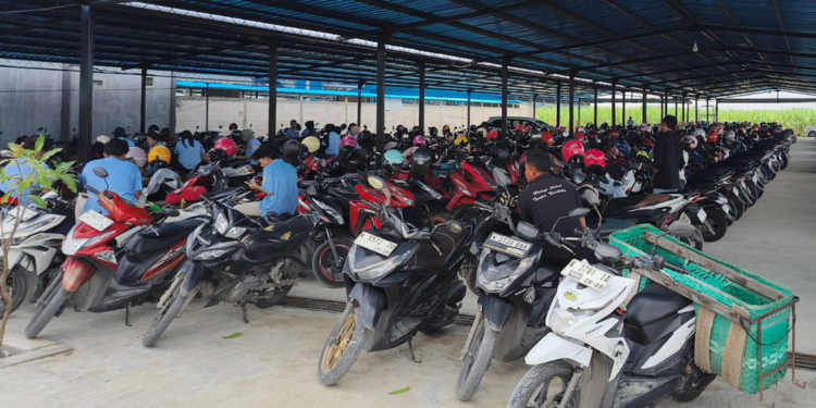 Warga 3 Desa di Batangan Pati Protes Parkir Belakang PT HWI, Bisa Sebabkan Macet