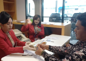 Warga Kudus Serbu Penukaran Uang Baru di Bank Jateng, Disiapkan Rp2,6 Miliar