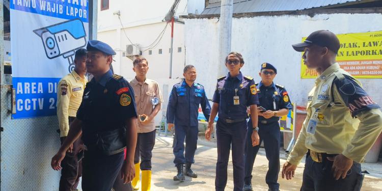KKP Segel Unit Tepung PT Indo Seafood yang Diduga Cemari Laut di Banyudono Rembang