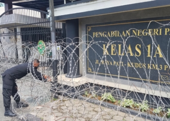 Jelang Sidang Vonis Botok Cs, Depan PN Pati Dipasang Kawat Berduri