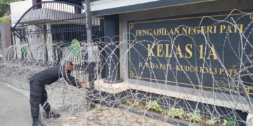 Jelang Sidang Vonis Botok Cs, Depan PN Pati Dipasang Kawat Berduri