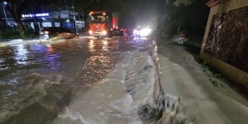 Pantura Pati-Rembang di Batangan Tergenang Banjir, Lalu Lintas Merayap