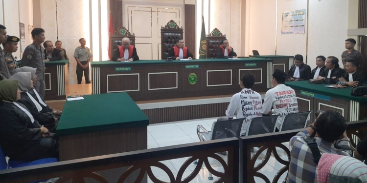 Botok-Teguh Divonis Bersalah dan Dipidana 6 Bulan, tapi Tak Perlu Dijalani