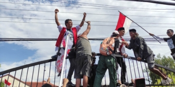 Temui Massa AMPB, Botok dan Teguh Disambut Bak Pahlawan