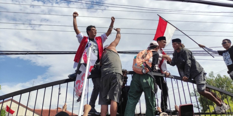 Temui Massa AMPB, Botok dan Teguh Disambut Bak Pahlawan