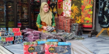 Sarung Batik Rahatu Pati Jadi Primadona Hampers Lebaran, Sampai Kewalahan