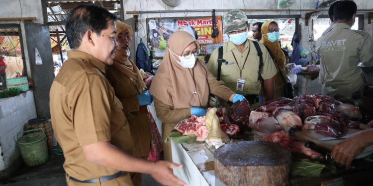 Jelang Lebaran, Dispertan Pati Pastikan Daging di Pasar Layak Konsumsi