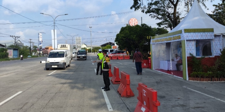 Pemudik Mulai Masuki Jalur Kudus-Pati, Tim Urai Siaga di Titik Rawan