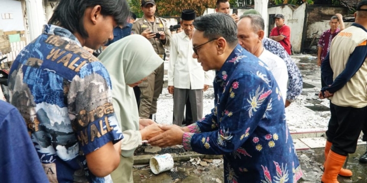 Plt Bupati Pati dan Baznas Salurkan Bantuan Korban Kebakaran di Degan Winong
