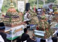 Ribuan Warga Ngalap Berkah di Tradisi Sewu Kupat Muria di Colo Kudus
