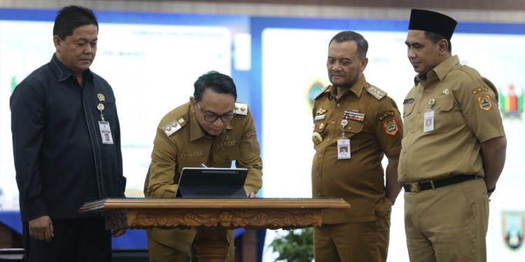 Teken Pakta Integritas di Depan Gubernur Jateng, Chandra Tegaskan Pati Bebas KKN