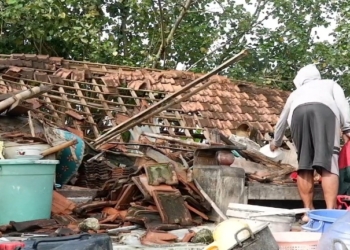 Puting Beliung Terjang Kudus: 395 Rumah Rusak, 2 Lansia Dilarikan ke RS